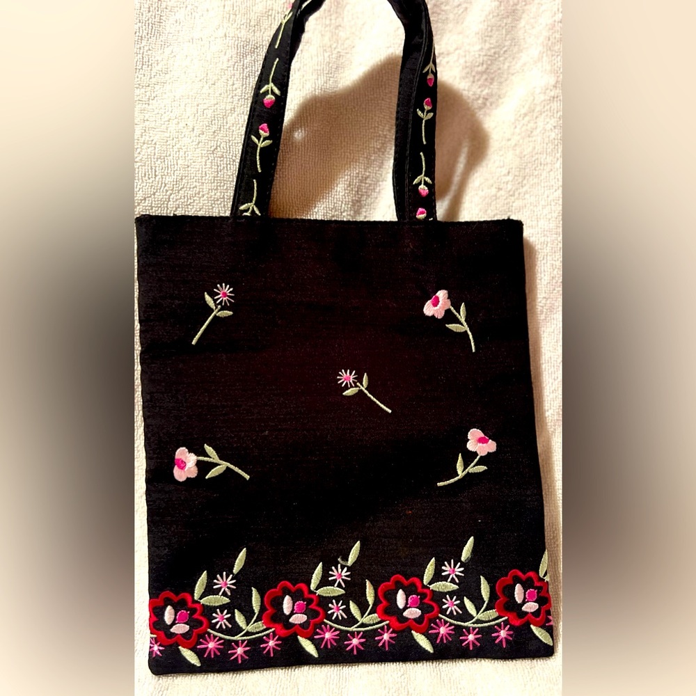 The cutest little embroidered bag!!! Perfect for weddings/garden parties